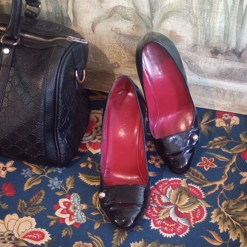 Gucci Black Patent Leather High Heels with Red Interior - Picture 2 of 10
